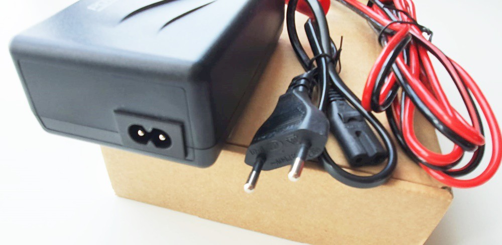 power_sonic_4a_58w_charger_for_12v_agm_sla_batteries_with_led_status_indicator