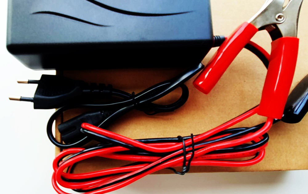 power_sonic_4a_58w_charger_for_12v_agm_sla_batteries_with_led_status_indicator